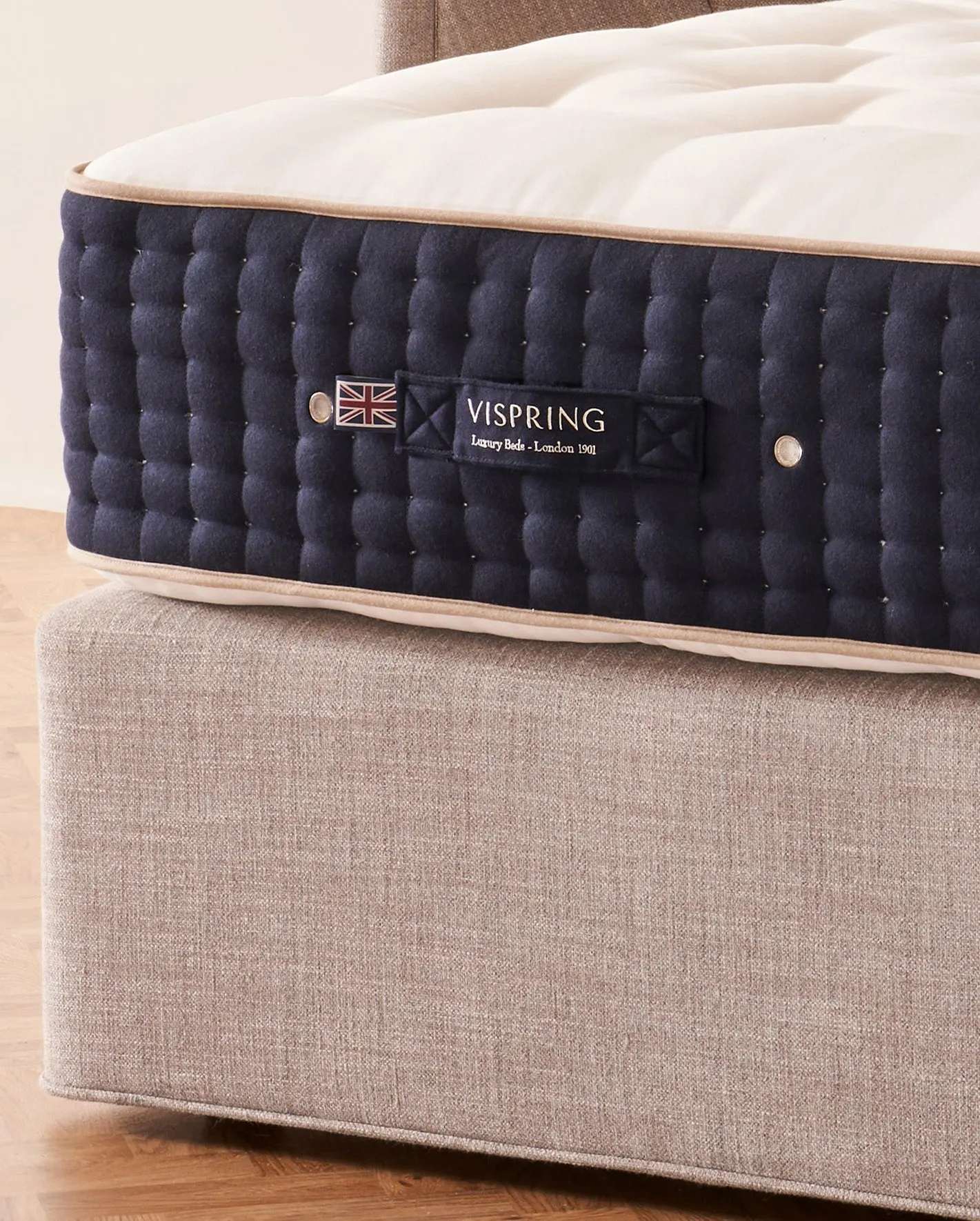 Matrac Vispring Diamond Majesty na divánovej základni