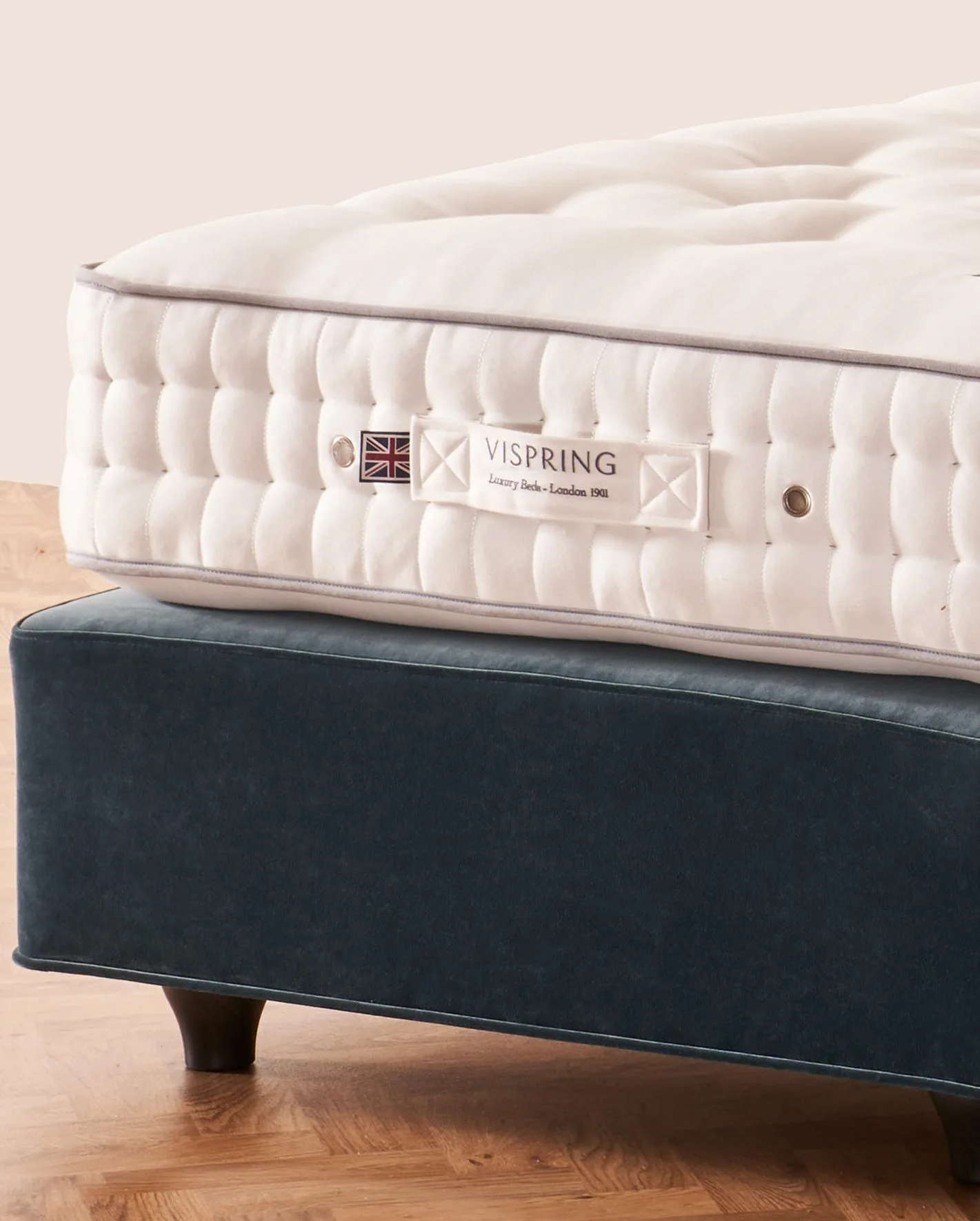 Matrac Vispring Herald Superb, štúdiový záber