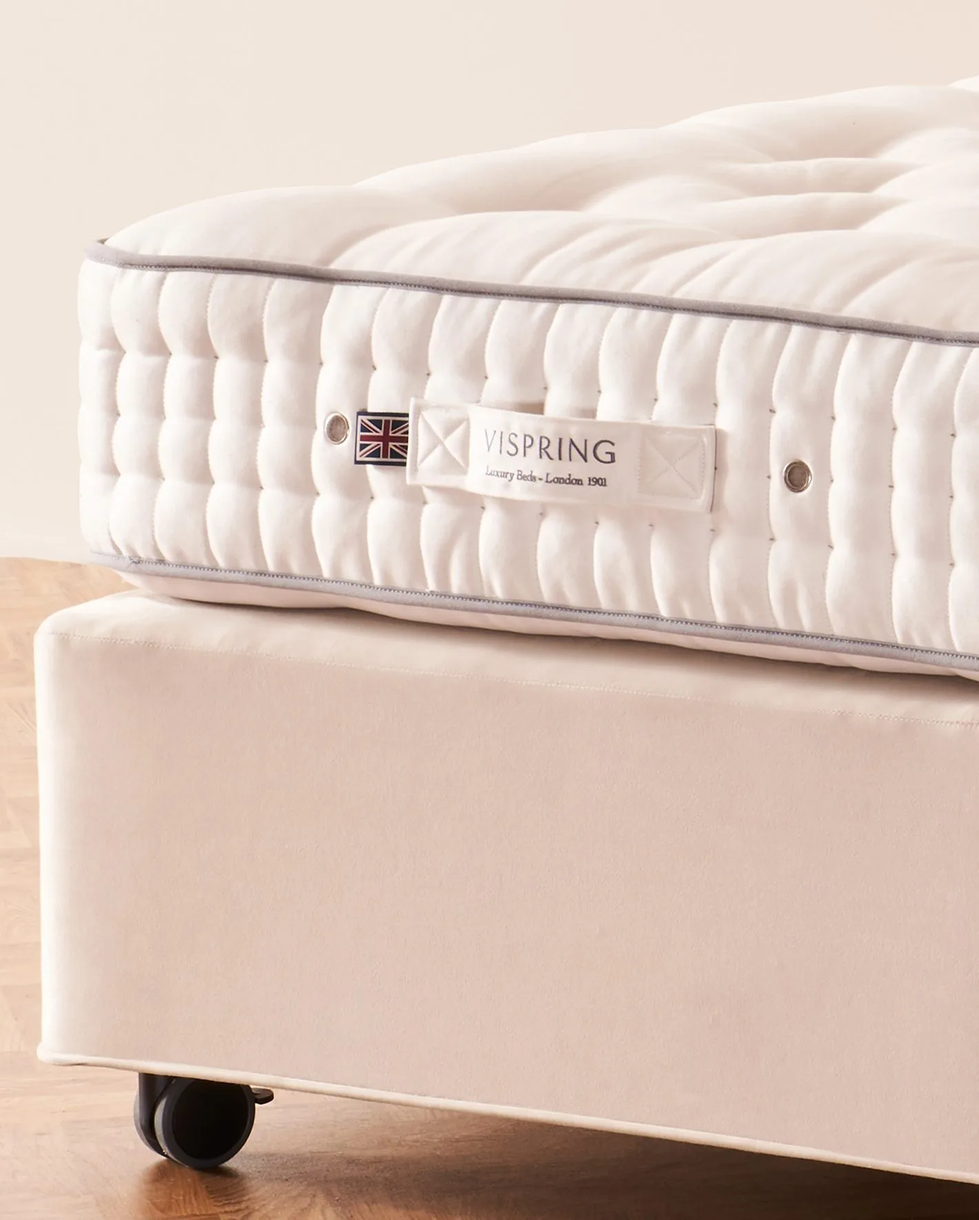 Matrac Vispring Regal Superb, štúdiový záber